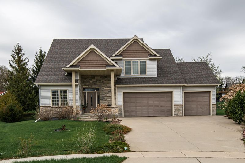 212 Bridgeview Ln SE, Rochester, MN 55904