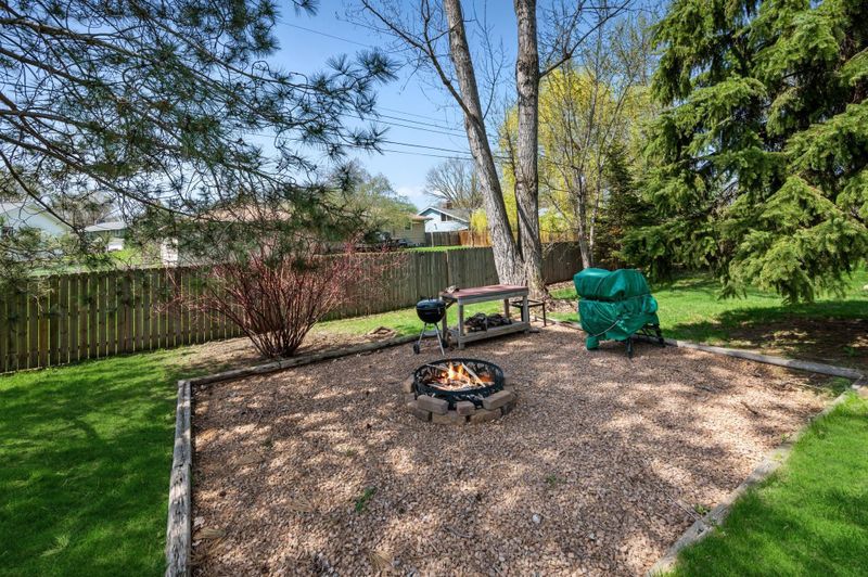 9243 Yucca Ln N, Maple Grove, MN 55369
