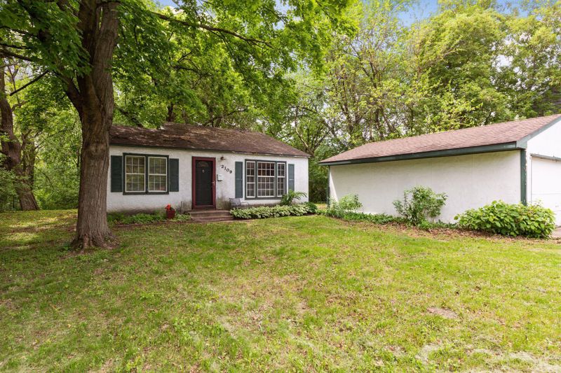12109 Brenlyn Ln, Minnetonka, MN 55343