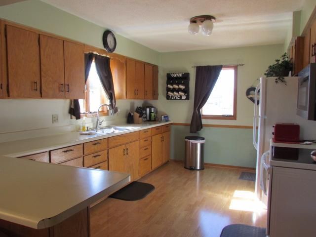 121 E Winona St, Sanborn, MN 56083