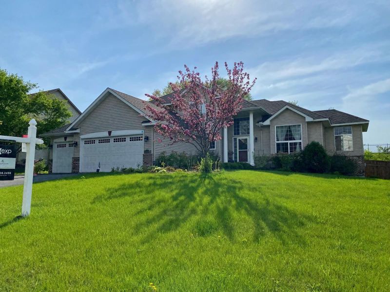 10100 Kiersten Pl, Eden Prairie, MN 55347