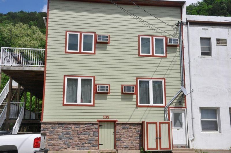 132 S Main St S, Alma, WI 54610