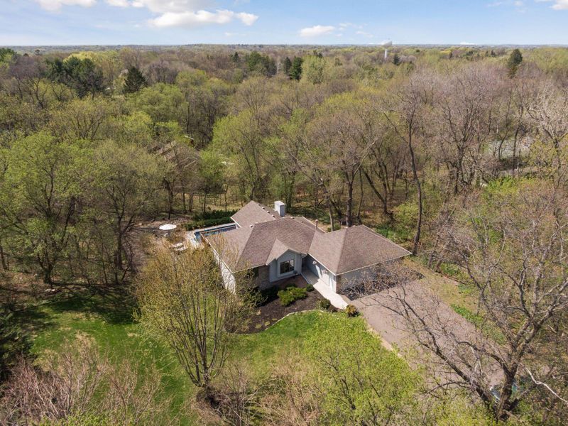15424 Highwood Dr, Minnetonka, MN 55345