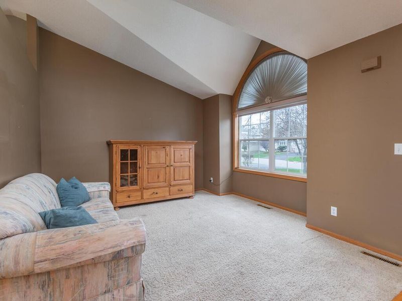 7725 Newbury Rd, Woodbury, MN 55125
