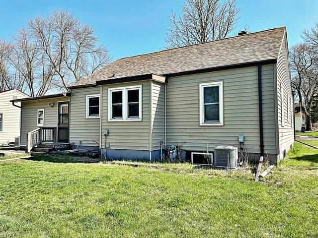715 E 3rd St, Redwood Falls, MN 56283