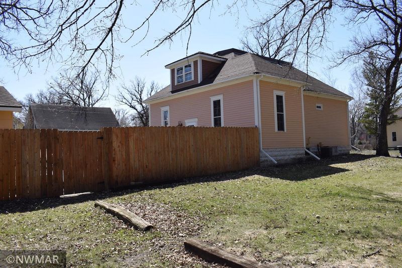 104 Markley Ave N, Thief River Falls, MN 56701