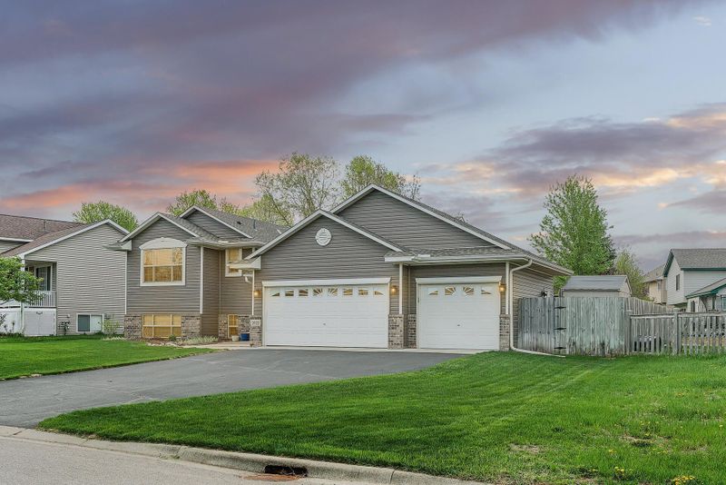 3922 Globe Flower Cir N, Brooklyn Park, MN 55443