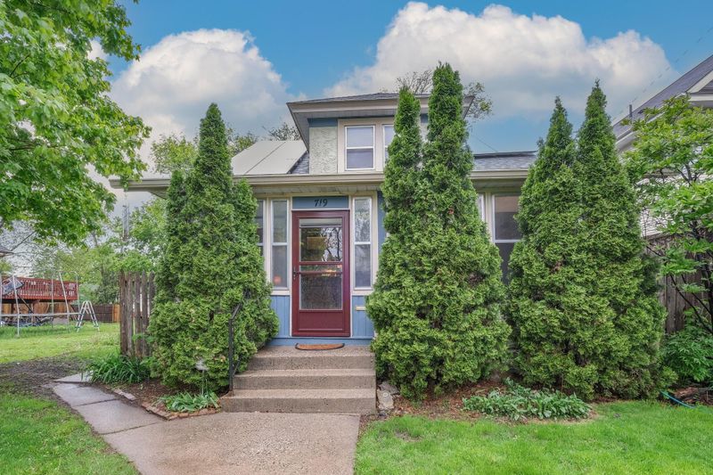 719 Queen Ave N, Minneapolis, MN 55411