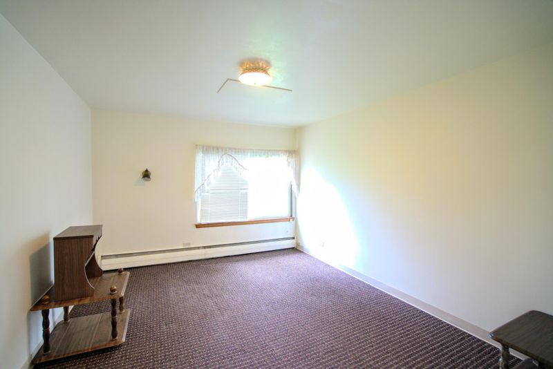 569 State St N, Eden Valley, MN 55329