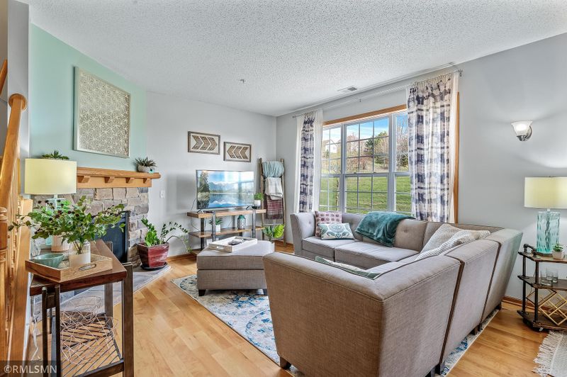 1247 Chateau Ave #404, Maplewood, MN 55109
