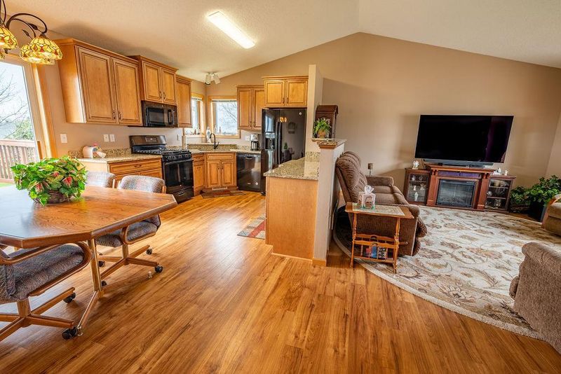 441 Overlook Dr, Ellsworth, WI 54011