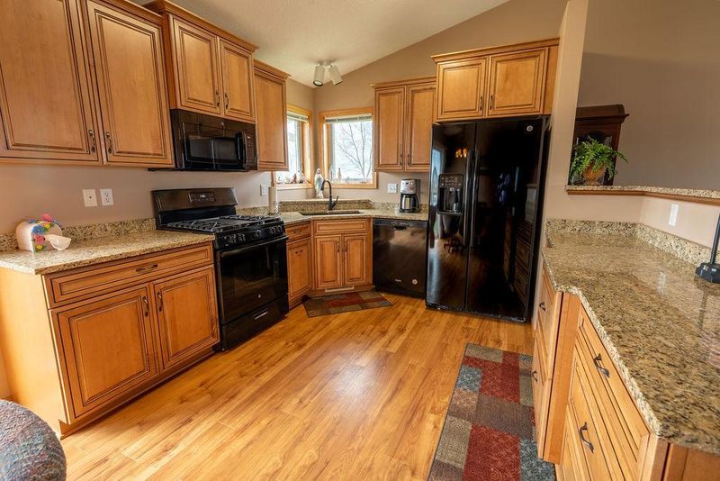 441 Overlook Dr, Ellsworth, WI 54011