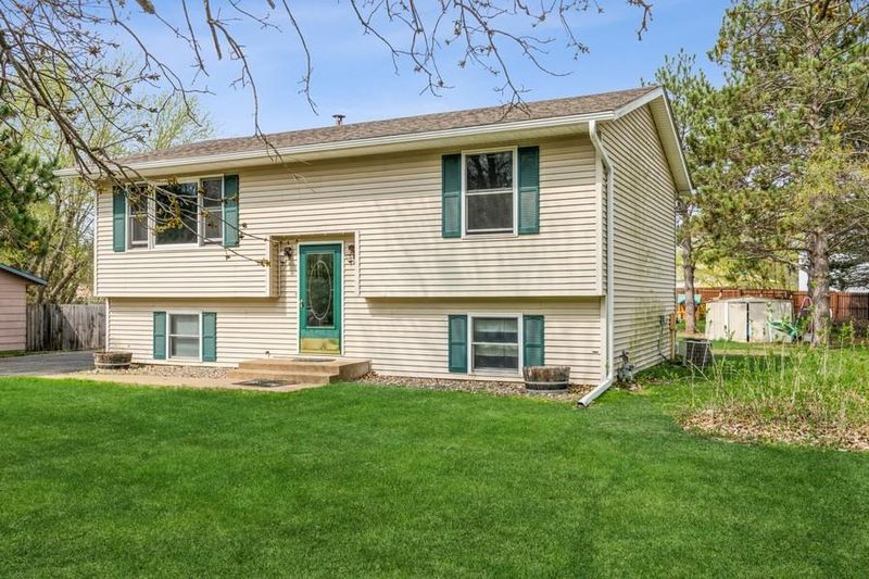 13 Pinto Ln SE, Isanti, MN 55040