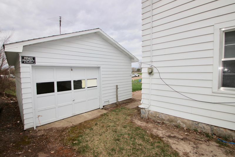 15775 Maple Ln, Center City, MN 55012