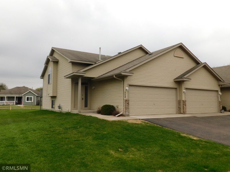 993 14th Ln SE, Cambridge, MN 55008