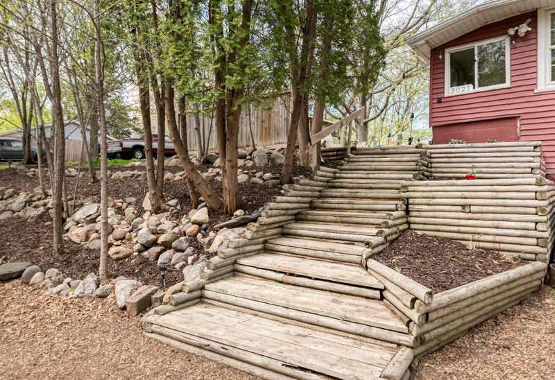 3021 Drury Ln, Mound, MN 55364