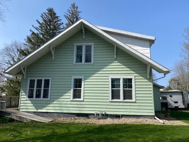 205 S Griffin St, Lakefield, MN 56150