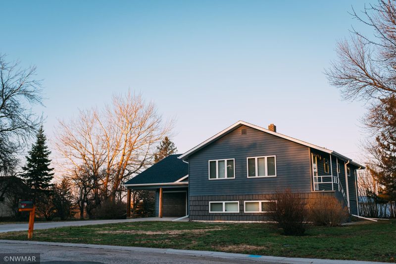 122 Golf Ter, Crookston, MN 56716