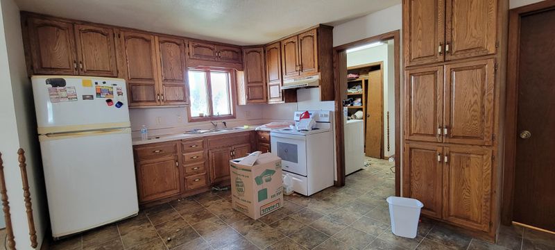 221 4th St, Chandler, MN 56122