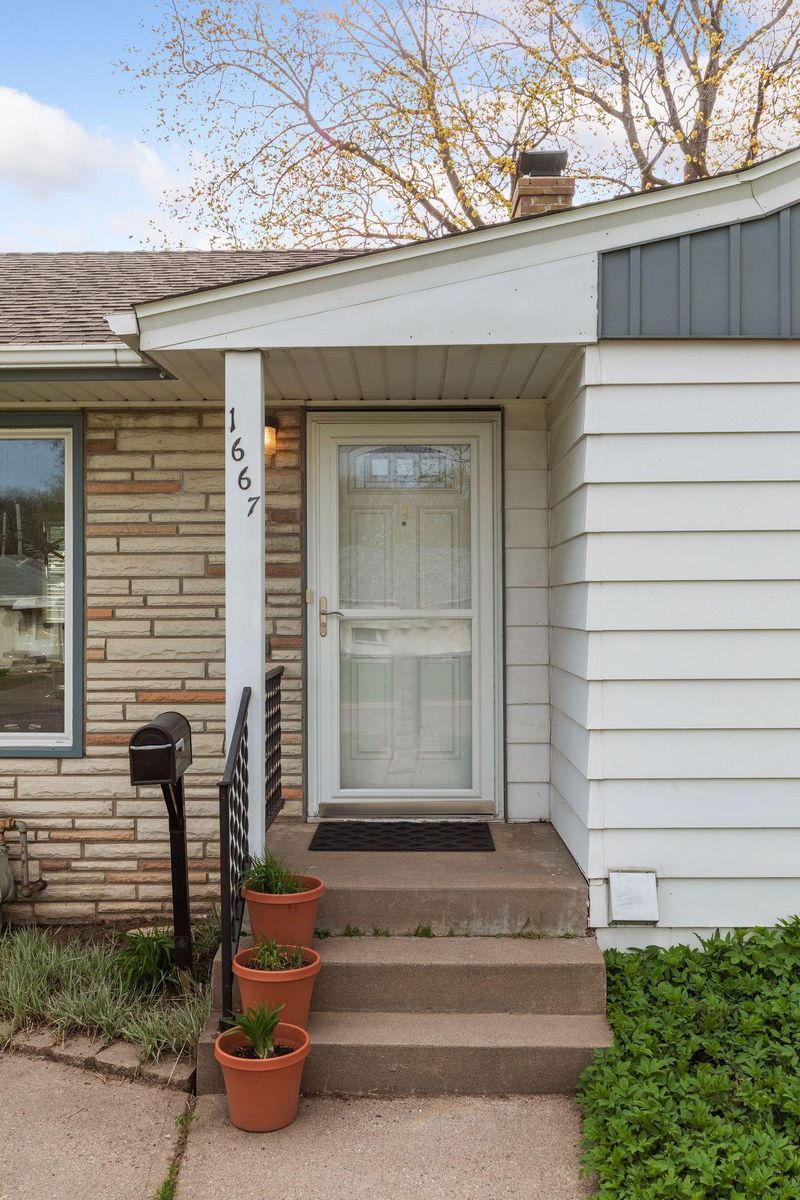 1667 Hazel St N, Saint Paul, MN 55119