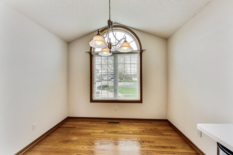 7774 Hill Point, Woodbury, MN 55125