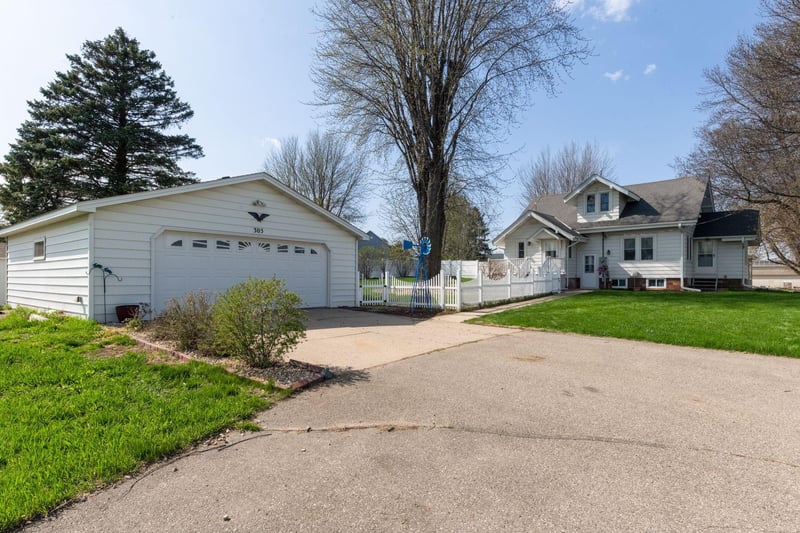 305 Ash Ave S, Mayer, MN 55360