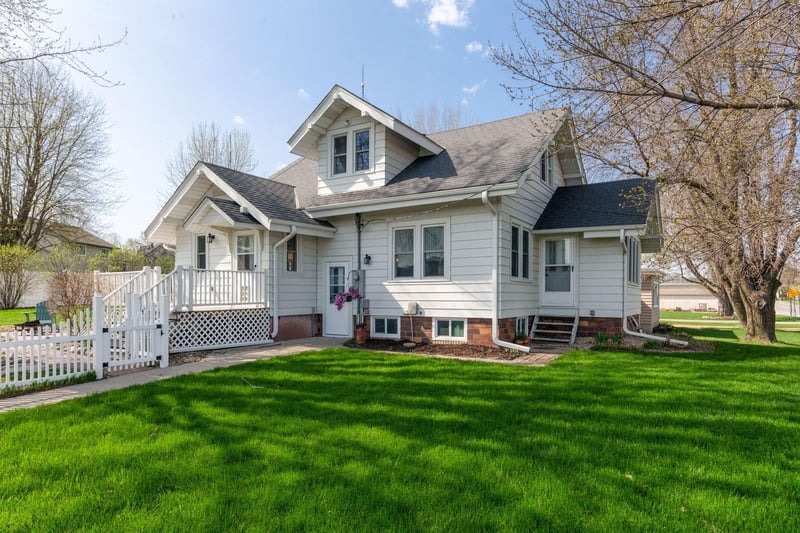305 Ash Ave S, Mayer, MN 55360