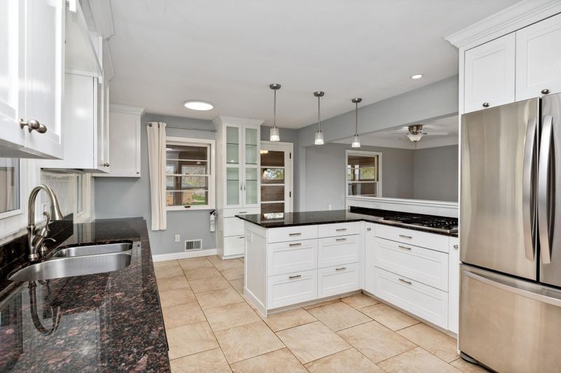3235 Winnetka Ave N, Crystal, MN 55427