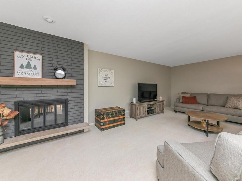 10038 Drew Cir S, Bloomington, MN 55431