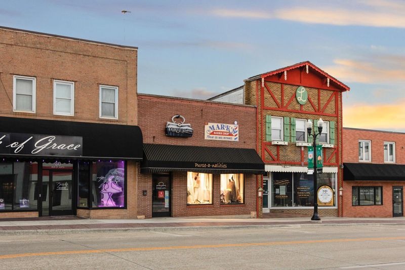34 Main St N, Hutchinson, MN 55350