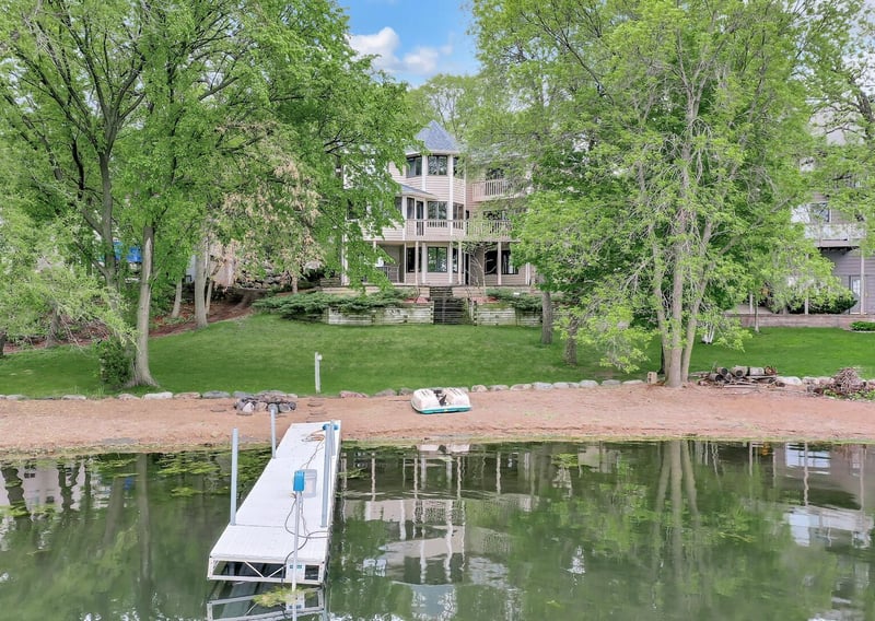 1404 Bluebill Bay Rd, Burnsville, MN 55306