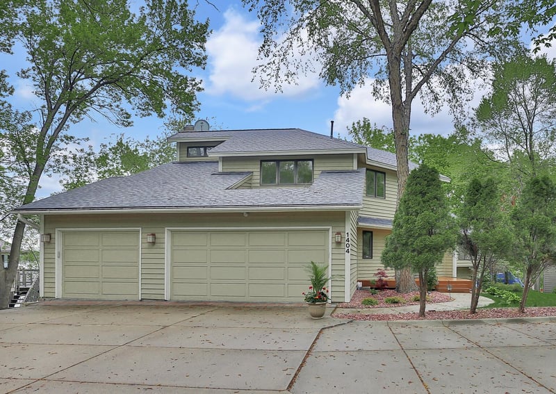 1404 Bluebill Bay Rd, Burnsville, MN 55306