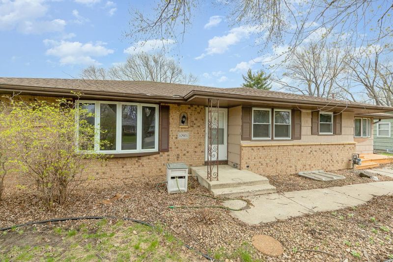 10901 Ewing Ave S, Bloomington, MN 55431
