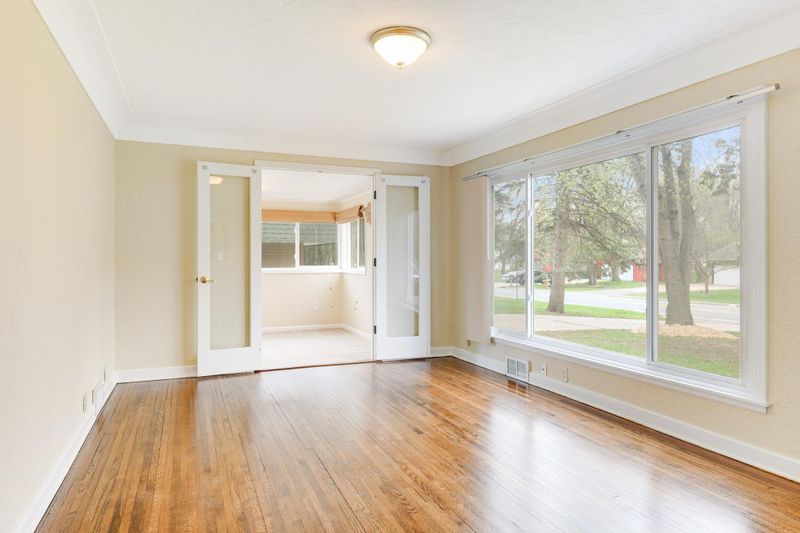 607 Berwood Ave, Vadnais Heights, MN 55127