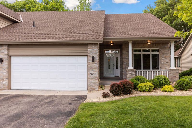 9725 34th Ave N, Plymouth, MN 55441