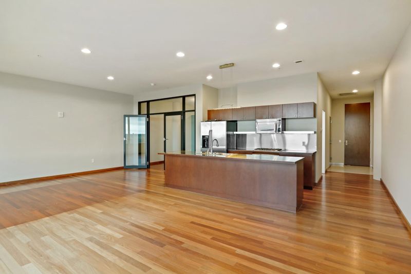 5601 Smetana Dr #910, Minnetonka, MN 55343