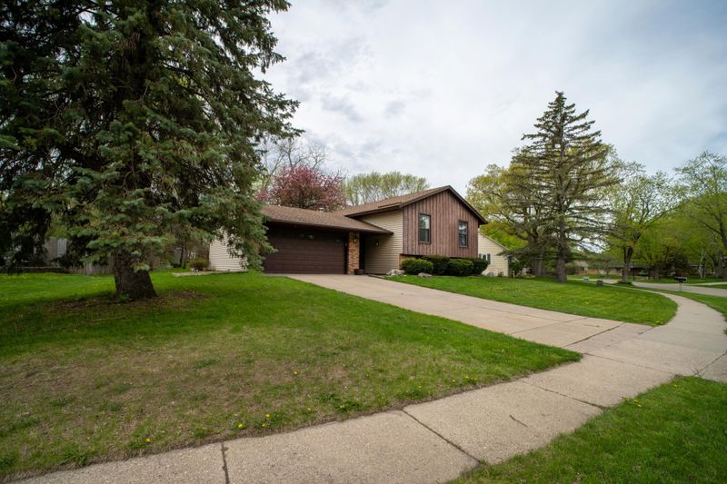 6680 134th St W, Apple Valley, MN 55124