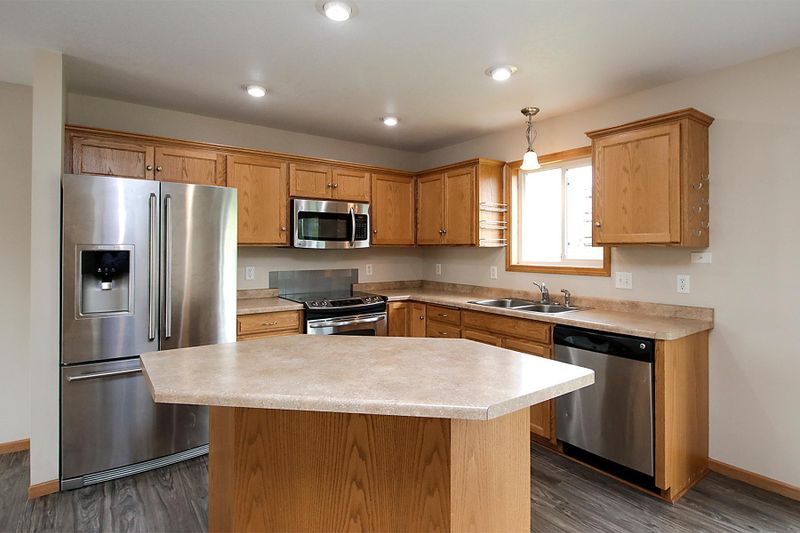 770 Texas Ave NW, Hutchinson, MN 55350