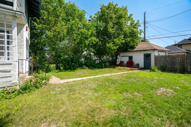 1228 Vincent Ave N, Minneapolis, MN 55411