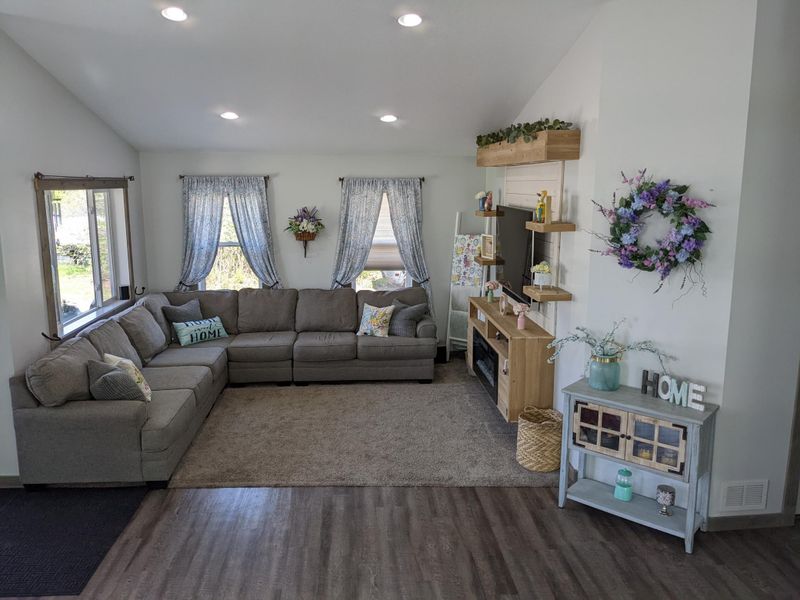 891 Berwood Ave, Vadnais Heights, MN 55127