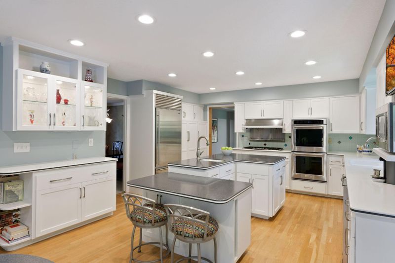 7869 Guild Ct, Apple Valley, MN 55124