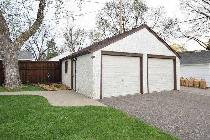2201 NE Roosevelt St, Minneapolis, MN 55418