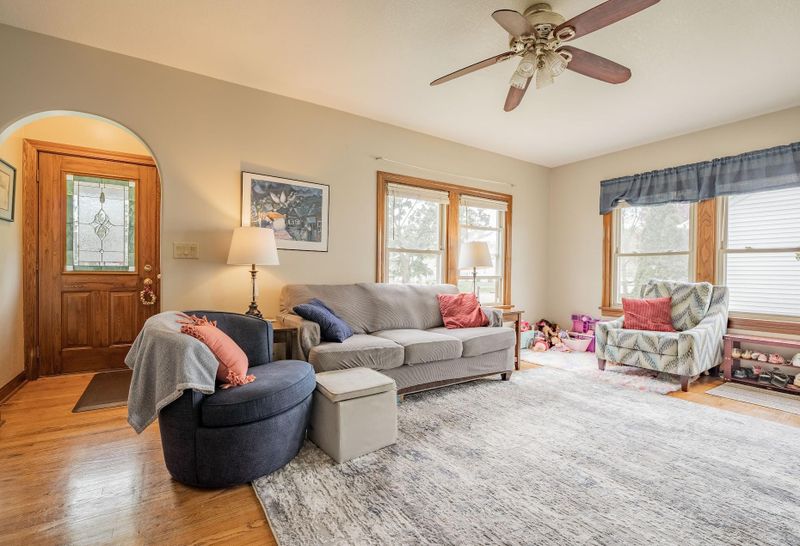 916 Maple St, Eau Claire, WI 54703