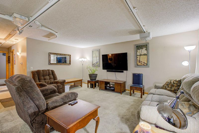 801 Oak Cir, Princeton, MN 55371