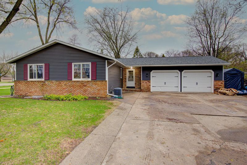 801 Oak Cir, Princeton, MN 55371