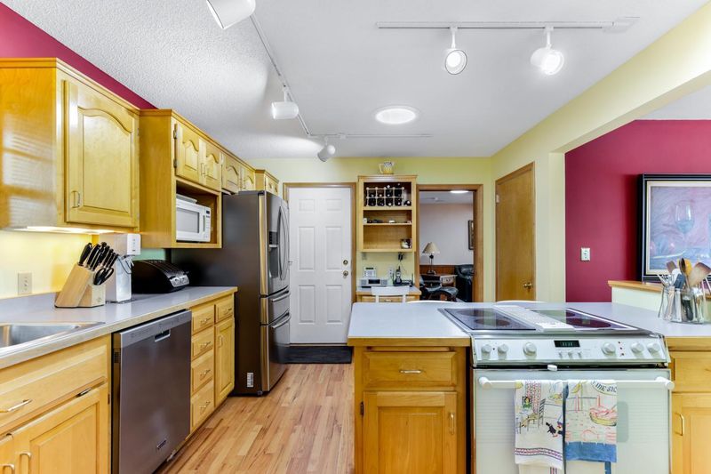 5975 Ridgewood Rd, Mound, MN 55364