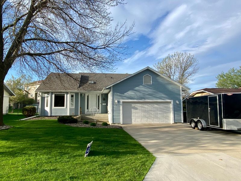 206 8th St SE, Stewartville, MN 55976