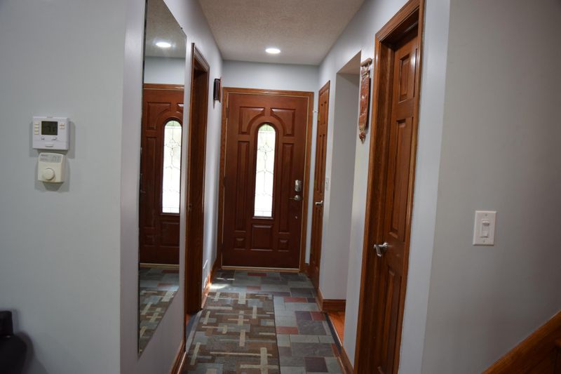 5915 Hillendale Rd, Excelsior, MN 55331