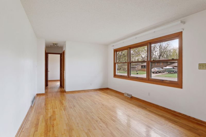 2305 Roth Pl, White Bear Lake, MN 55110