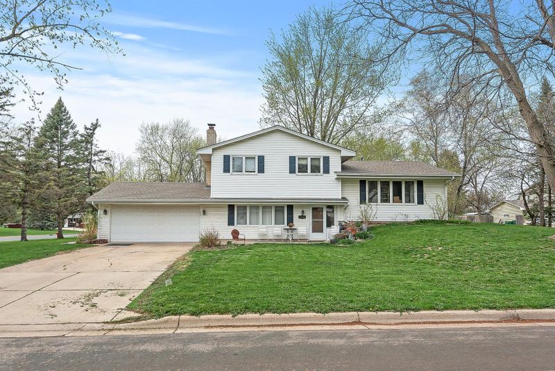 2696 27th Pl, Burnsville, MN 55337